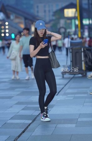 紧身裤美眉