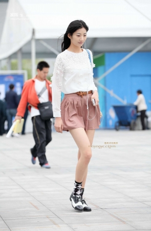 格子袜平底鞋白皙长腿美女