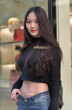 漂亮的牛仔裤美女