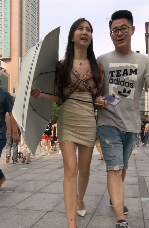 完美身材高颜值短裙高跟美女