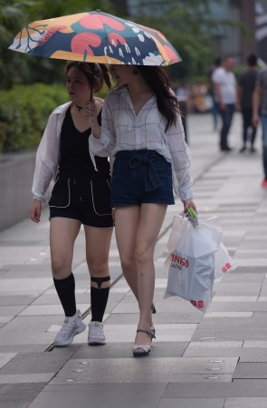 白白嫩嫩的长腿