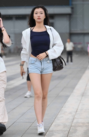 2562-55-49√小白鞋-热裤小姐姐