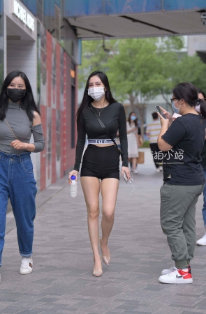 相当给力的身材，大长腿