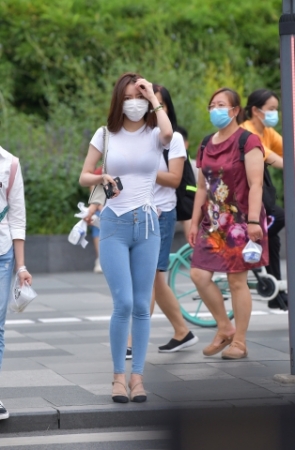 好久不见-蜜桃裤美女