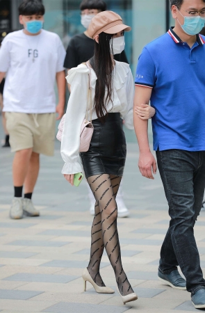 四九城嘎子街拍作品 - 黑丝皮裙女友