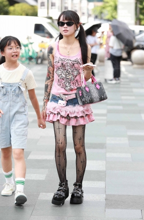 粉红印花连衣裙 10P