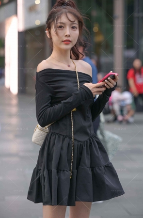 搭讪甜美的短裙小仙女