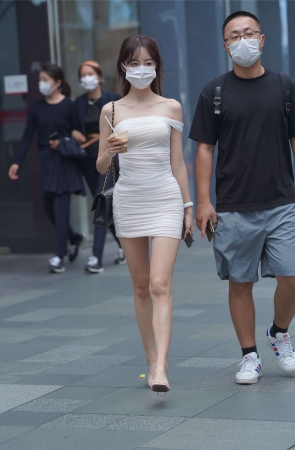 性感白色包臀裙美女