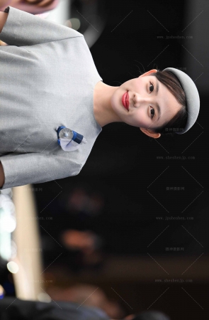 2565-49=40√文质彬彬的肉丝礼仪【套图➕4k视频】