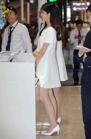 前台白裙礼仪咨客小姐姐