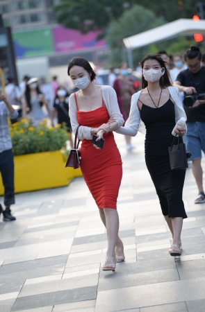 22817-2+161波涛胸涌美女