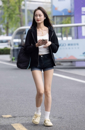 LB663-46P成都车展-白嫩修长笔直美腿热裤礼仪模特下班 8P