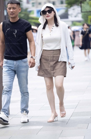 2589-13=41 透明凉高跟丰满大白腿少妇