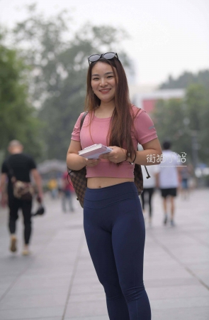 深蓝色紧身裤