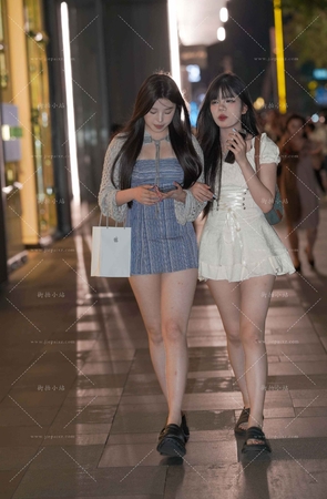 美腿姐妹逛街
