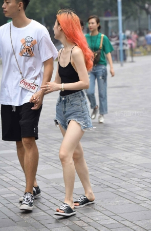 清凉的小姐姐2