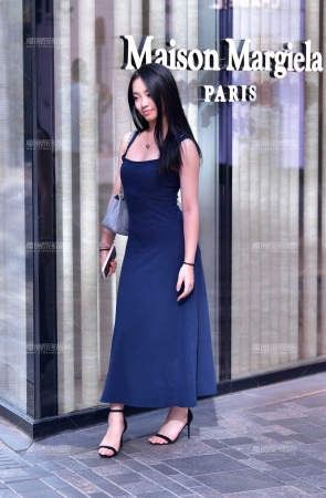 &闺蜜高跟高挑美女