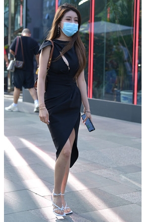 漂亮的黑裙小姐姐(30P)[646M/JPG]