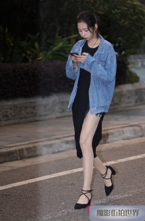 开叉裙漏出来的肉丝长腿3A1210[124M]