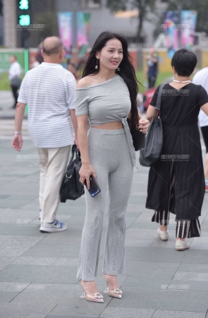 美女逛街