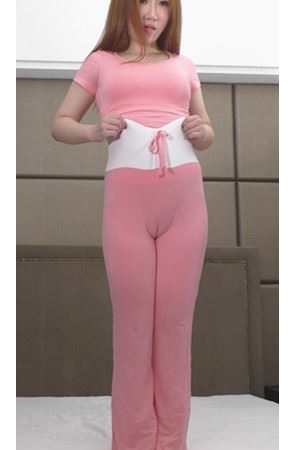 模拍粉色骆驼趾美女（一）