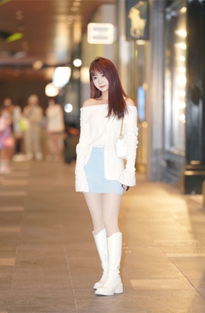 清秀气质长靴小姐姐