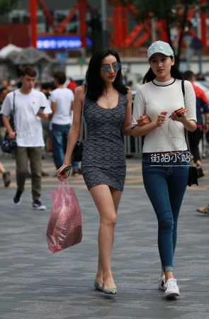 墨镜美女