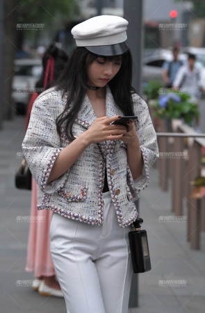 白裤小姐姐
