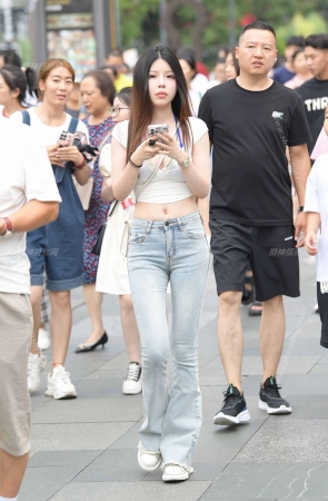 捕捉一枚害羞可人儿/231101-4-44 14P