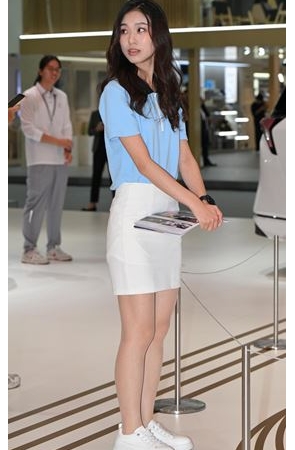 白裙肉丝销售小姐姐(24P)