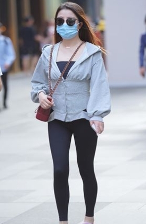 黑色紧身裤小姐姐(78P)