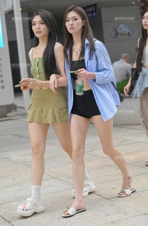 热裤大长腿 [21P]