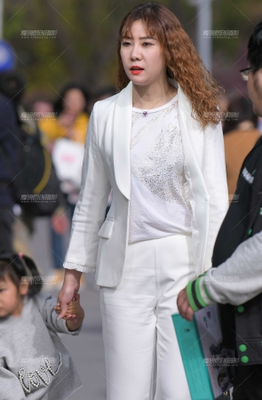 西装美女