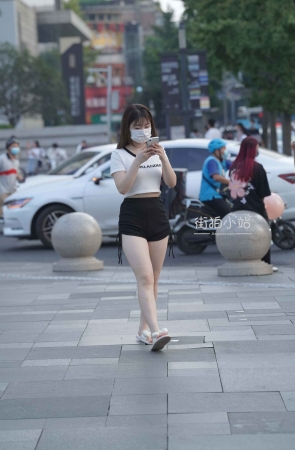 娇小女孩~