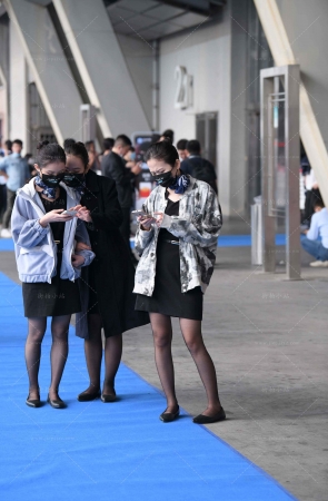黑色丝三姐妹