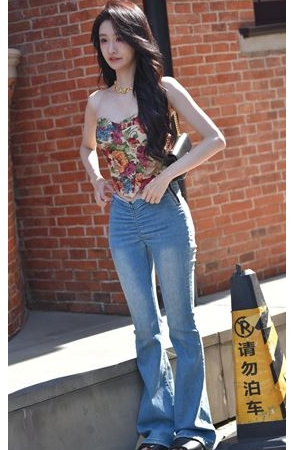 圆润紧身牛仔裤美女(173P)