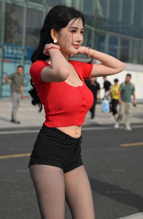 2593-6-198√黑丝美足-李青青【套图➕视频