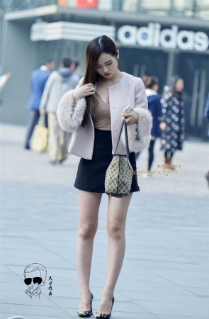 毛袖白衣短裙美女高跟鞋彰显魅力（2016年10月30日15p）