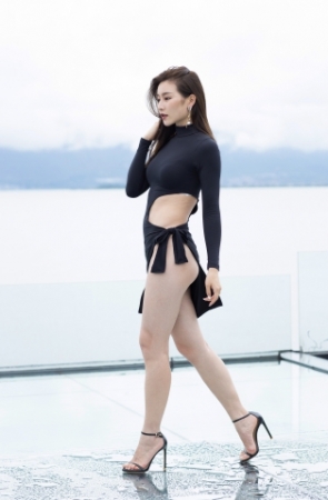 黑色长裙美女