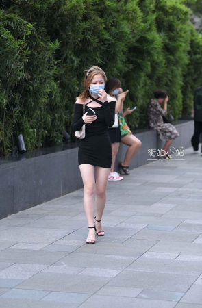 黑色包臀裙小姐姐