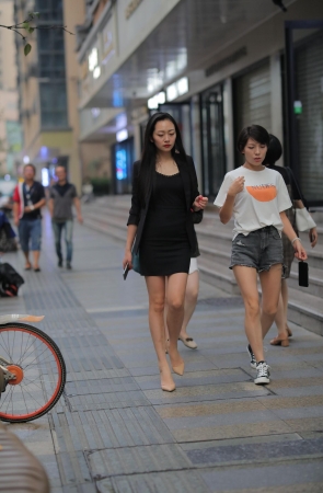 偶遇下班的成熟美女