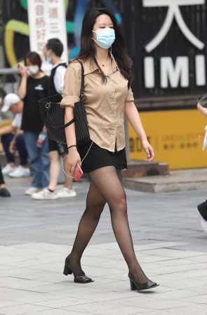 街拍黑丝短裙shaofu