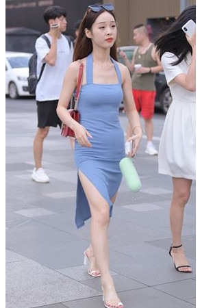 吊带连体裙小姐姐(50P)