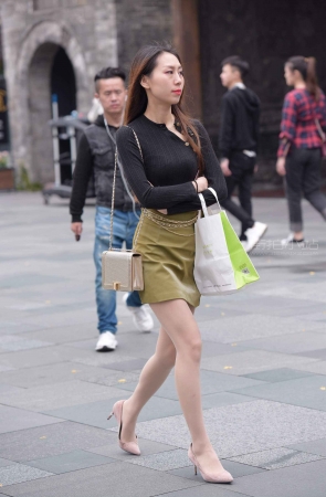 搭讪街拍肉丝高跟美女