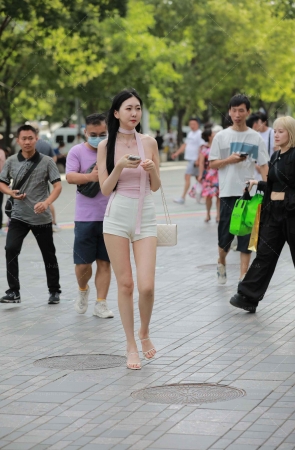 苗条高挑的小姐姐