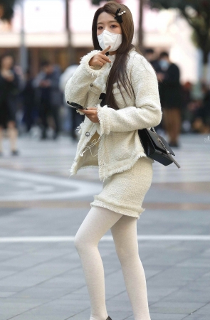 漂亮短裙妹子