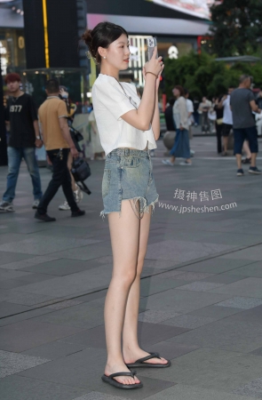 23625-7=113/满分的美腿素人【套图➕视频】 17P