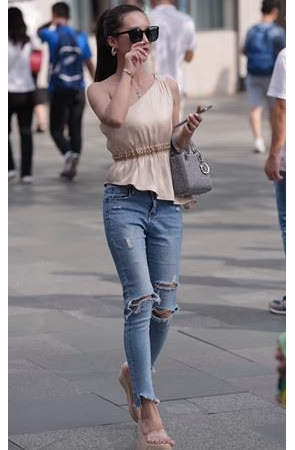 戴墨镜的妹子(36P)