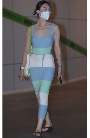 高挑的裹身裙美女(21P)