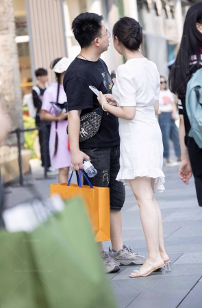 230701-5=21 可遇不可求的白皙美腿